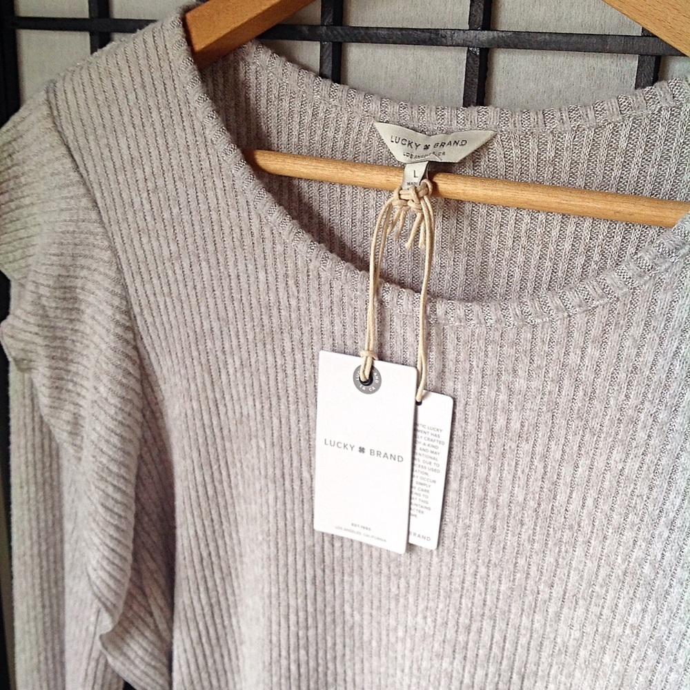 🍀 Lucky Brand 🍀 Super Soft Ribbed Ruffle Top - Picture 7 of 8